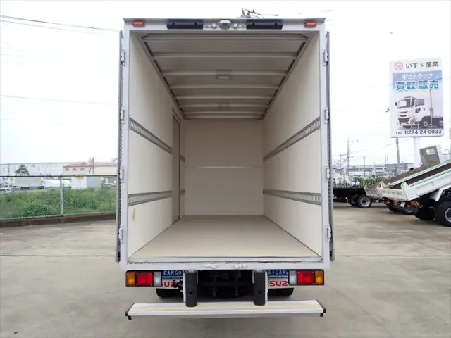 いすゞ エルフ 2RG-NLR88AR(2WD)の写真6