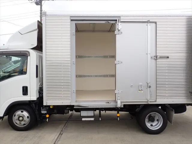いすゞ エルフ 2RG-NLR88AR(2WD)の写真11