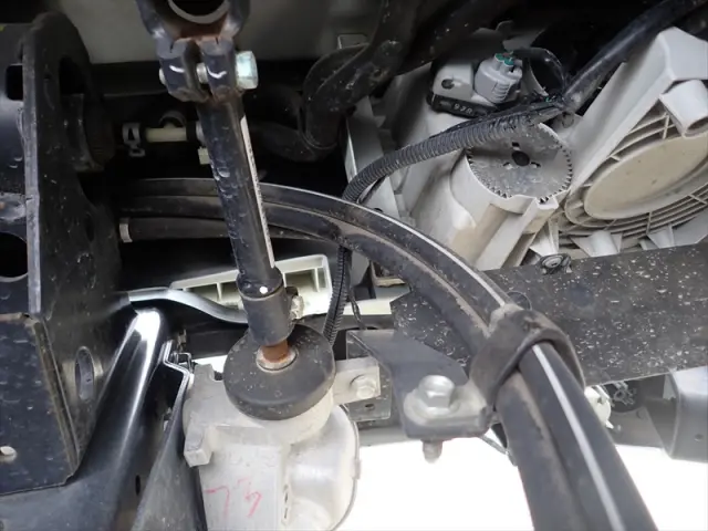 いすゞ エルフ 2RG-NLR88AR(2WD)の写真25
