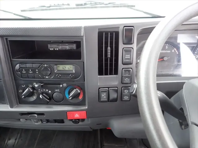 いすゞ エルフ 2RG-NLR88AR(2WD)の写真30