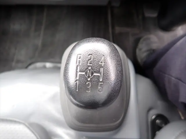いすゞ エルフ 2RG-NLR88AR(2WD)の写真31