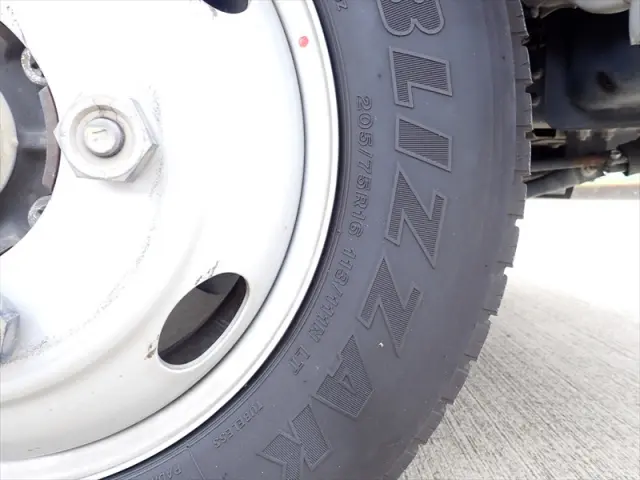 いすゞ エルフ 2RG-NLR88AR(2WD)の写真38
