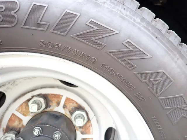 いすゞ エルフ 2RG-NLR88AR(2WD)の写真39