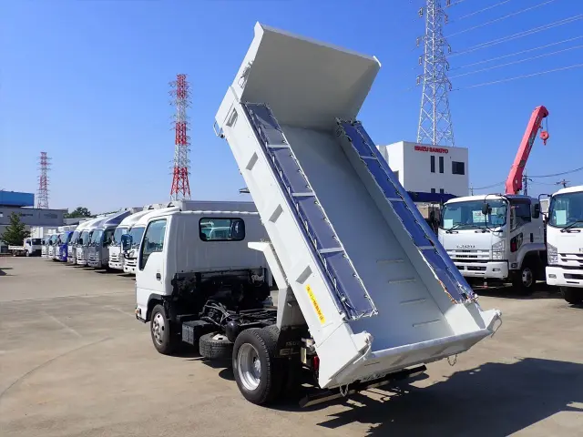 いすゞ エルフ TPG-NKR85AN(2WD)の写真2