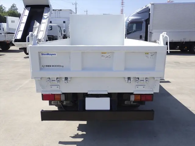 いすゞ エルフ TPG-NKR85AN(2WD)の写真5
