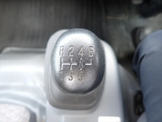 いすゞ エルフ 2RG-NPR88AR(2WD)の写真26