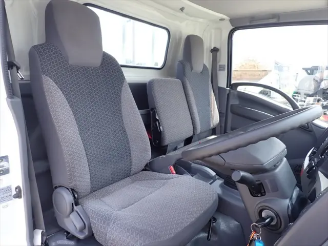 いすゞ エルフ 2PG-NPR88AR(2WD)の写真25