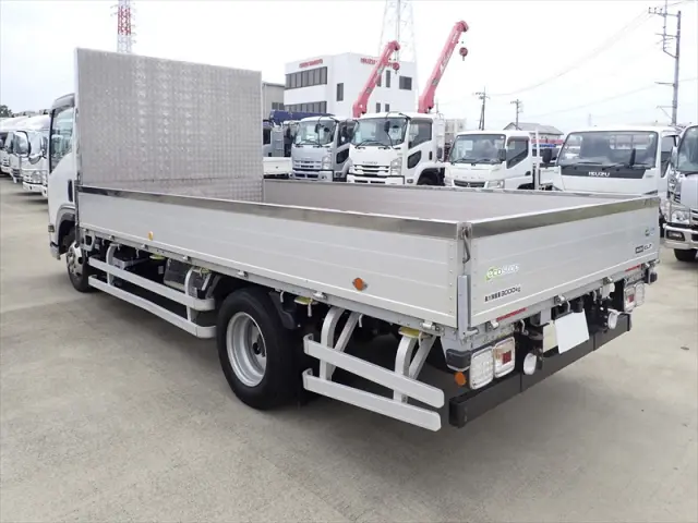 いすゞ エルフ TRG-NPR85AR(2WD)の写真4