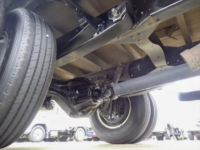 いすゞ エルフ TKG-NLR85AR(2WD)の写真9