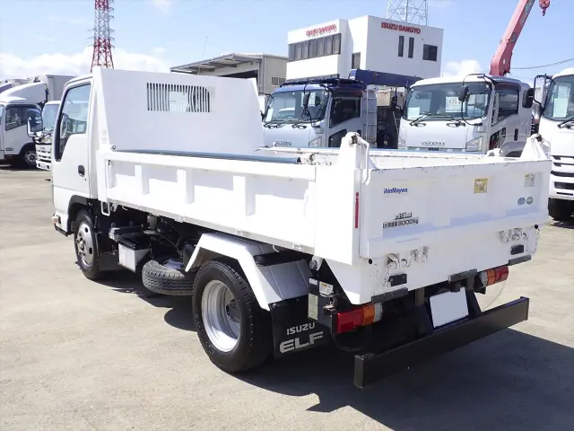いすゞ エルフ TPG-NKR85AN(2WD)の写真4