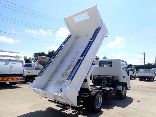 いすゞ エルフ TPG-NKR85AN(2WD)の写真10