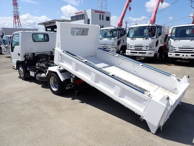 いすゞ エルフ TPG-NKR85AN(2WD)の写真15