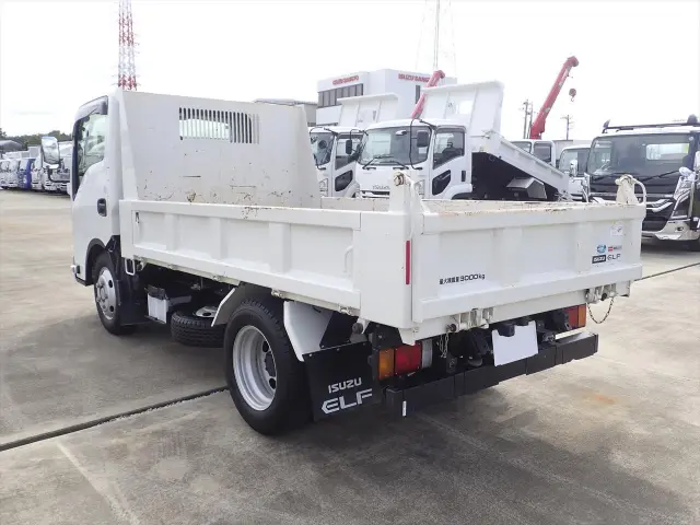 いすゞ エルフ 2RG-NKR88AT(2WD)の写真4