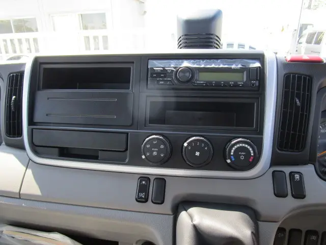 三菱 キャンター 2RG-FBA60(2WD)の写真18