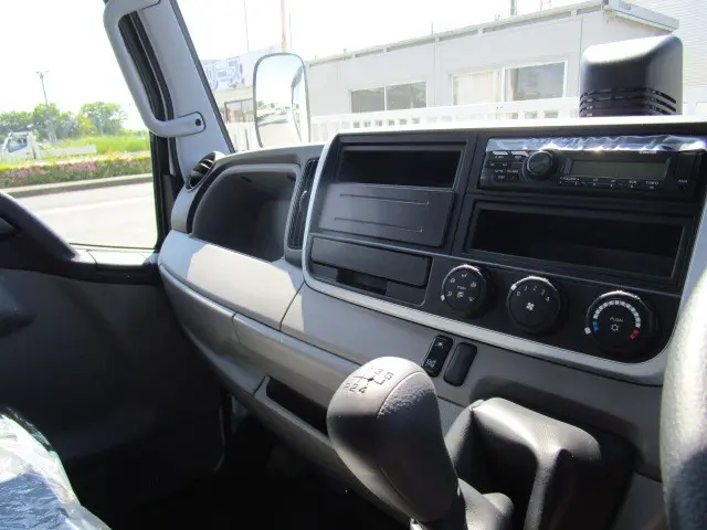 三菱 キャンター 2RG-FBA60(2WD)の写真19