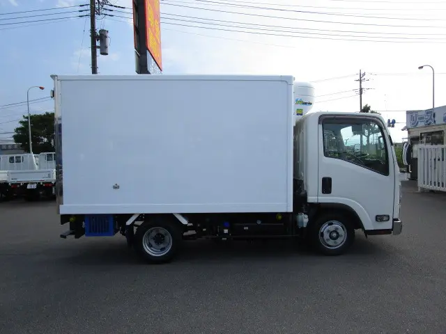 いすゞ エルフ 2RG-NLR88AN(2WD)の写真4