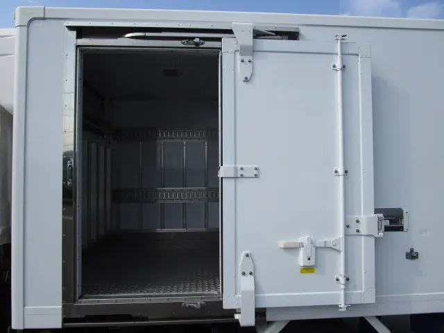 いすゞ エルフ 2RG-NLR88AN(2WD)の写真10