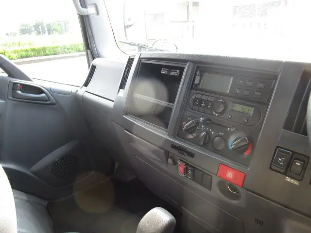 いすゞ エルフ 2RG-NLR88AN(2WD)の写真18