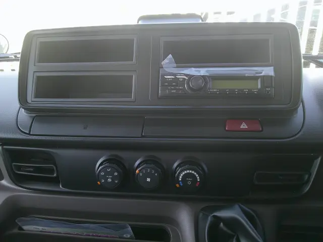 三菱 キャンター 2RG-FBA60(2WD)の写真18