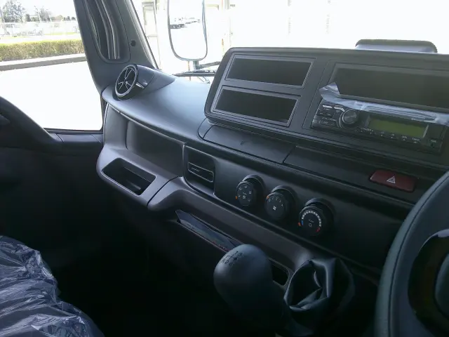 三菱 キャンター 2RG-FBA60(2WD)の写真19