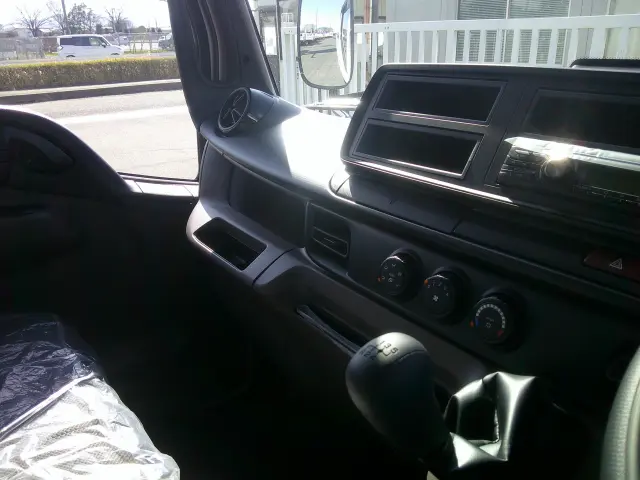 三菱 キャンター 2RG-FBA60(2WD)の写真20