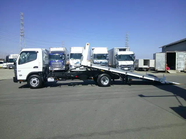 三菱 キャンター 2PG-FEB90(2WD)の写真9