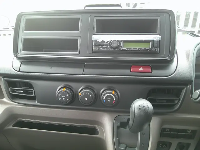 三菱 キャンター 2RG-FBA20(2WD)の写真16