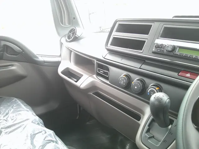 三菱 キャンター 2RG-FBA20(2WD)の写真17