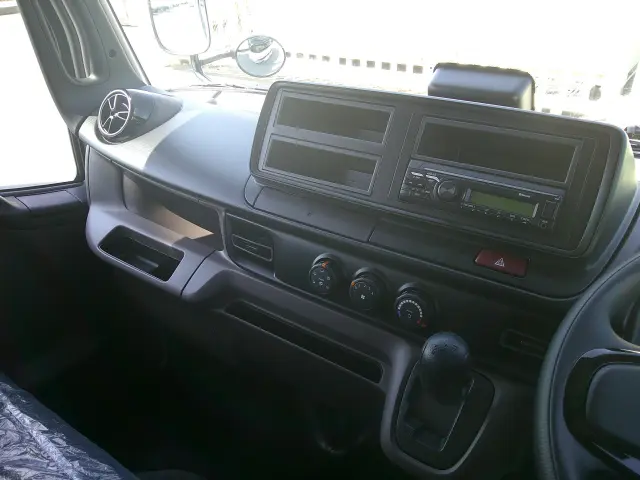三菱 キャンター 2RG-FBA20(2WD)の写真17