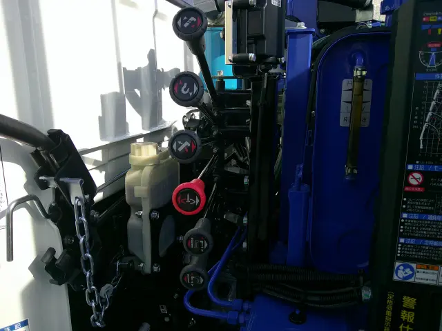 三菱 ファイター 2KG-FK62F(2WD)の写真16