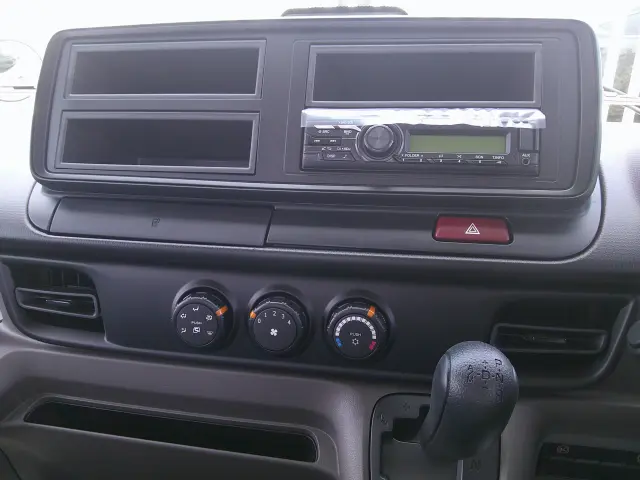 三菱 キャンター 2RG-FBA20(2WD)の写真15