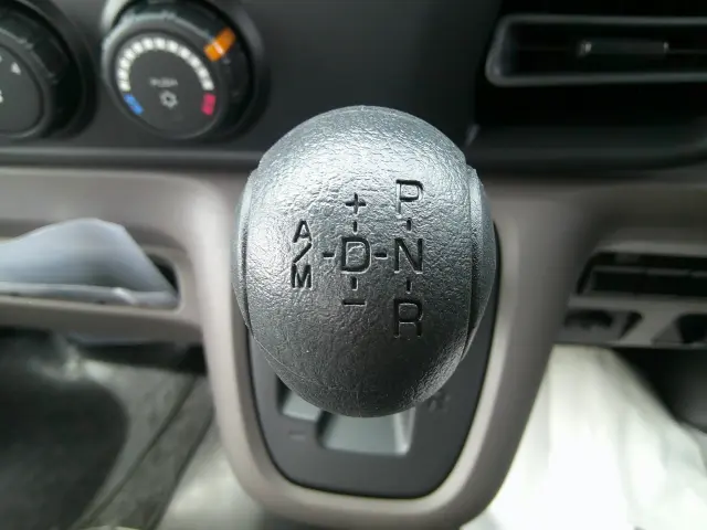 三菱 キャンター 2RG-FBA20(2WD)の写真15