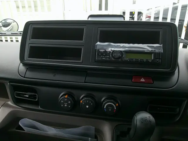 三菱 キャンター 2RG-FBA20(2WD)の写真16