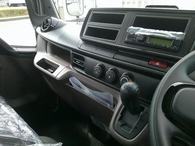 三菱 キャンター 2RG-FBA20(2WD)の写真17