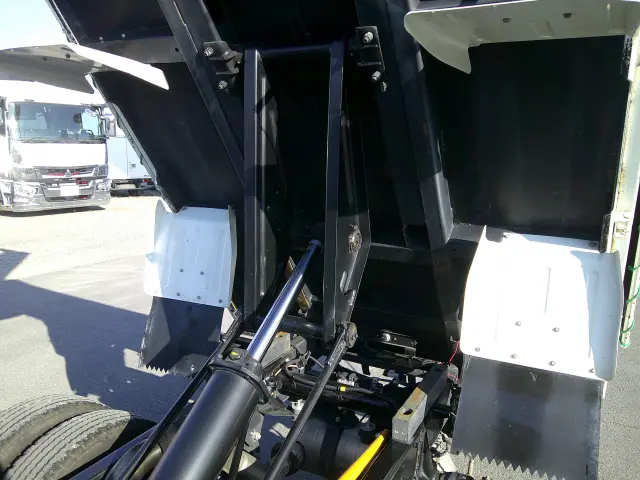 三菱 キャンター 2RG-FBA30(2WD)の写真12