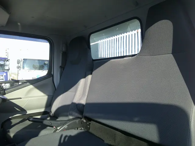 三菱 キャンター 2RG-FBA30(2WD)の写真21