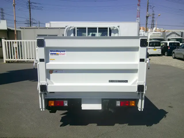 三菱 キャンター 2RG-FBA20(2WD)の写真6