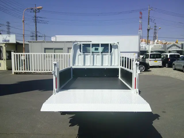 三菱 キャンター 2RG-FBA20(2WD)の写真9