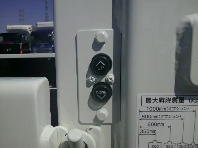 三菱 キャンター 2RG-FBA20(2WD)の写真12