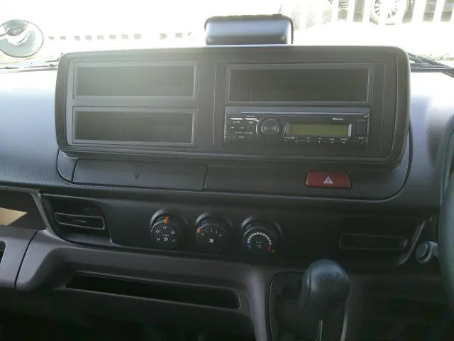 三菱 キャンター 2RG-FBA20(2WD)の写真16