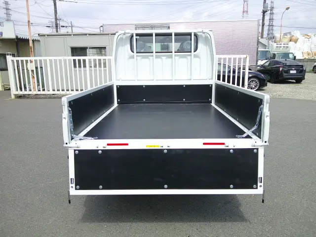 三菱 キャンター 2RG-FBA20(2WD)の写真9