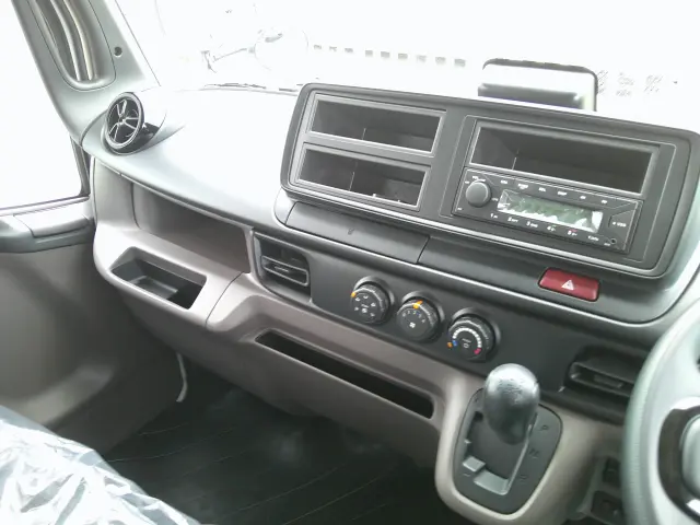 三菱 キャンター 2RG-FBA20(2WD)の写真17