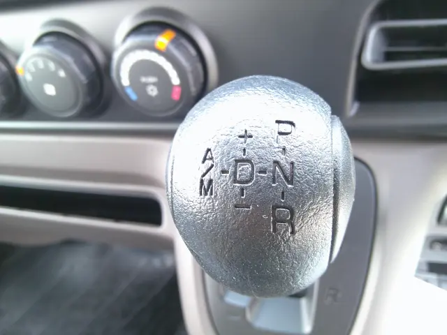 三菱 キャンター 2RG-FEA20(2WD)の写真15
