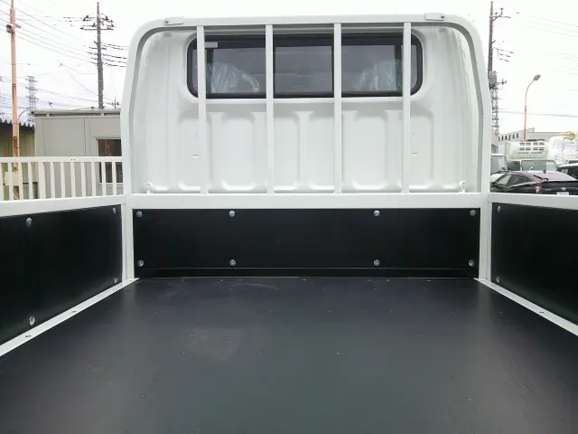 三菱 キャンター 2RG-FBA20(2WD)の写真9