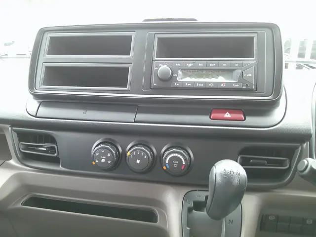 三菱 キャンター 2RG-FBA20(2WD)の写真16
