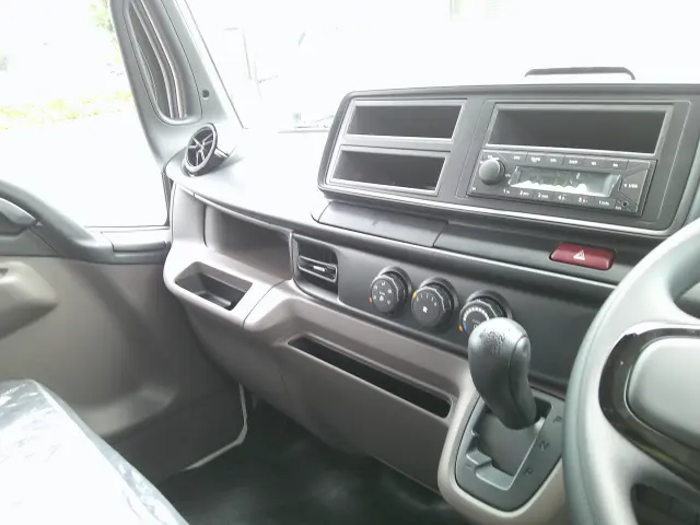 三菱 キャンター 2RG-FBA20(2WD)の写真17