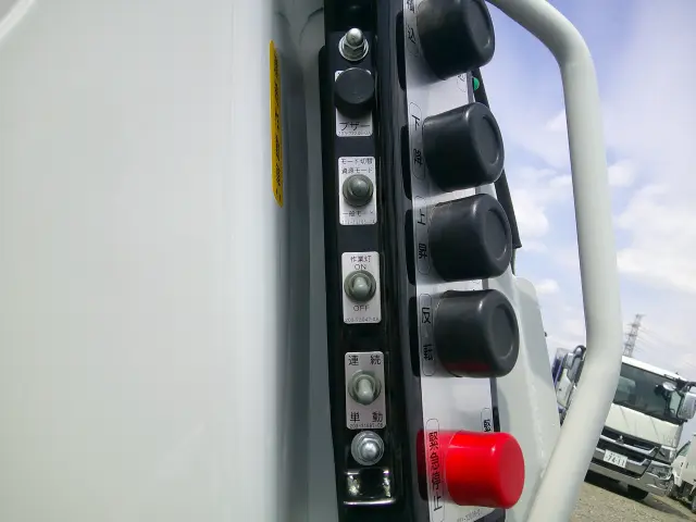 三菱 キャンター 2RG-FEAVO(2WD)の写真14