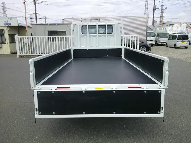 三菱 キャンター 2RG-FEB20(2WD)の写真9