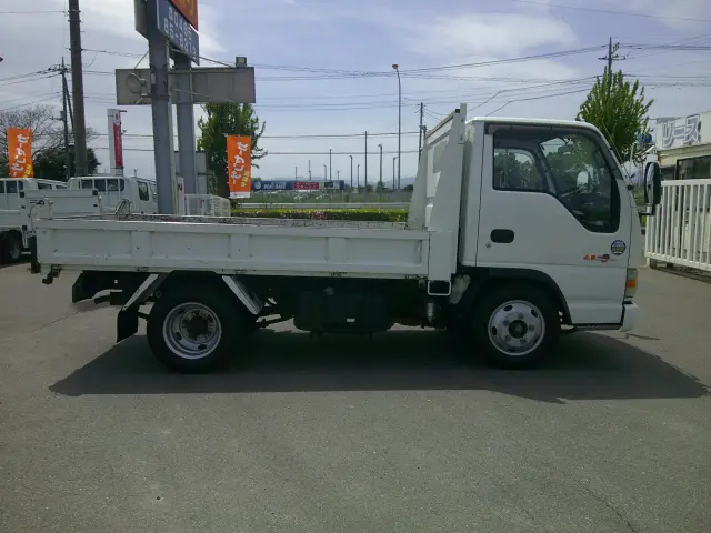 いすゞ エルフ KR-NKR81ED(2WD)の写真5