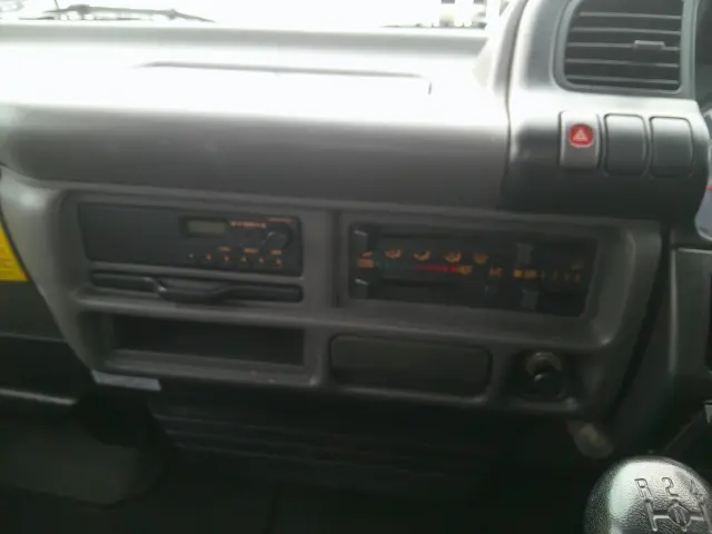 いすゞ エルフ KR-NKR81ED(2WD)の写真19